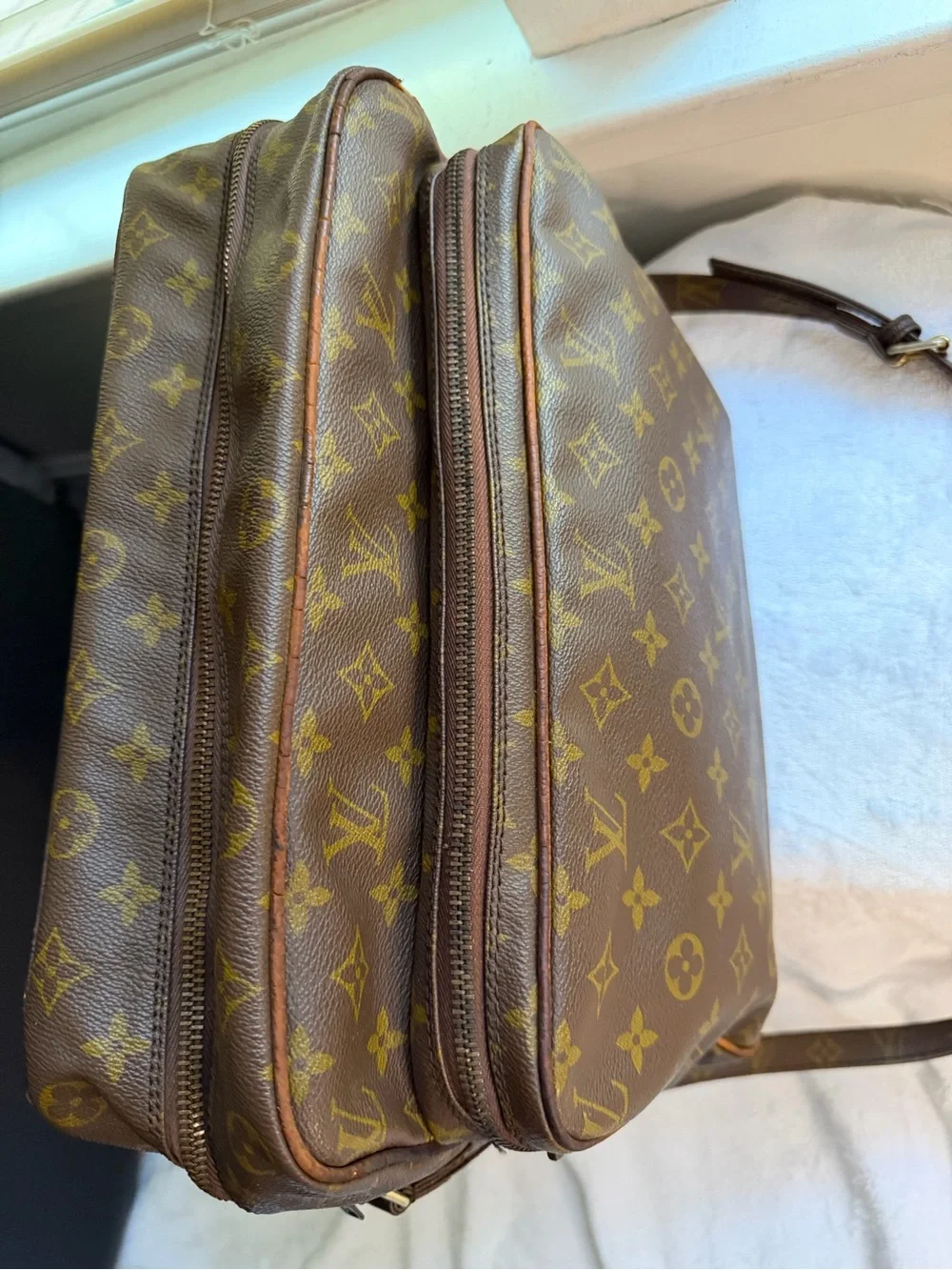 💕Louis Vuitton Nile messenger Monogram  GM bag